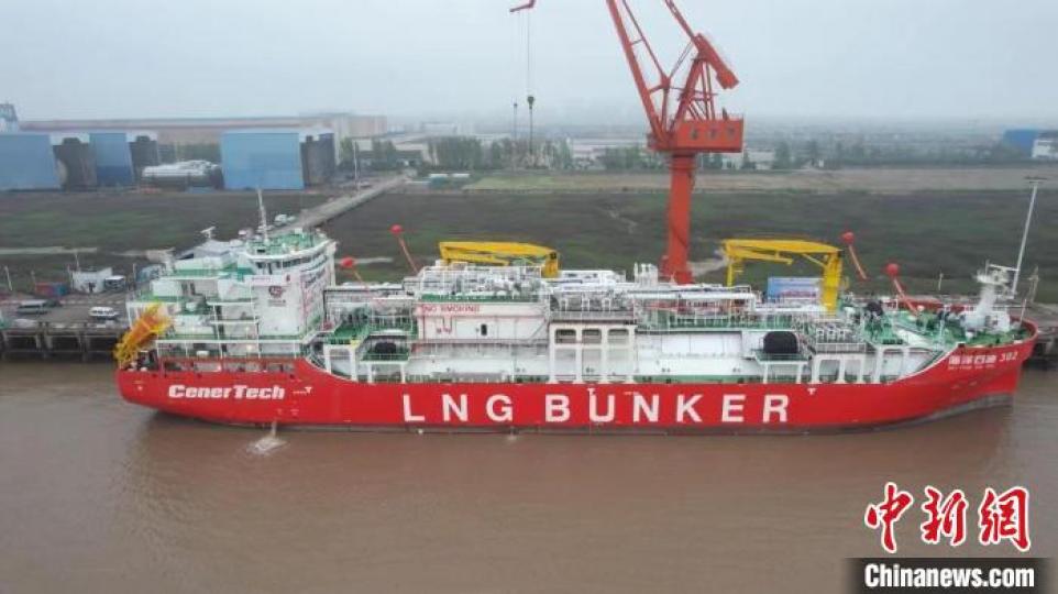 中國首艘12000方LNG運輸加注船交付...