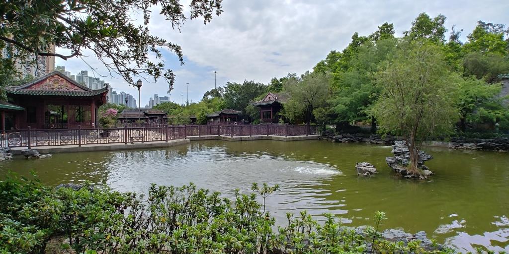 景點「溪流影月」