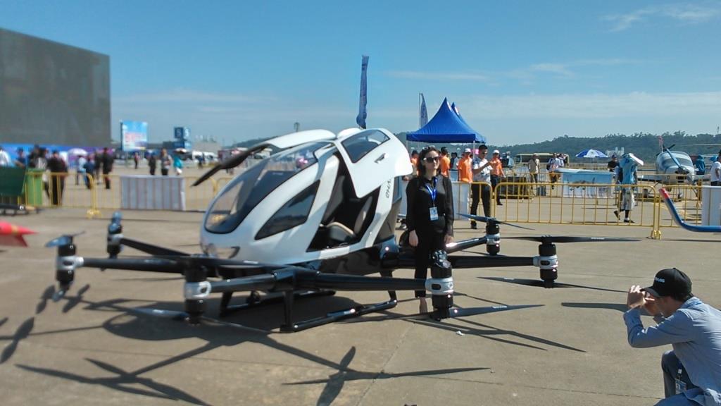 EH216全電力低空中短途自動駕駛載人飛行器