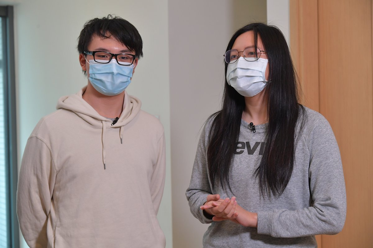 獲益良多:  工程系學生楊凱棋（左）和何嘉文稱，很高興能參與補水器研發，過程中學到不少知識。