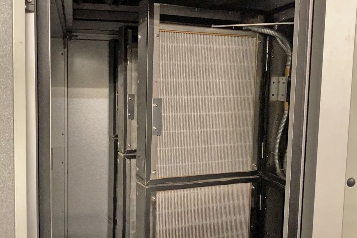 節能減排:  「空氣過濾器2.0」用於中央冷氣系統，當室內空氣質素良好時，過濾器會自動敞開，騰出空間，讓空氣無須經過過濾器直接送出，有助節能減排。