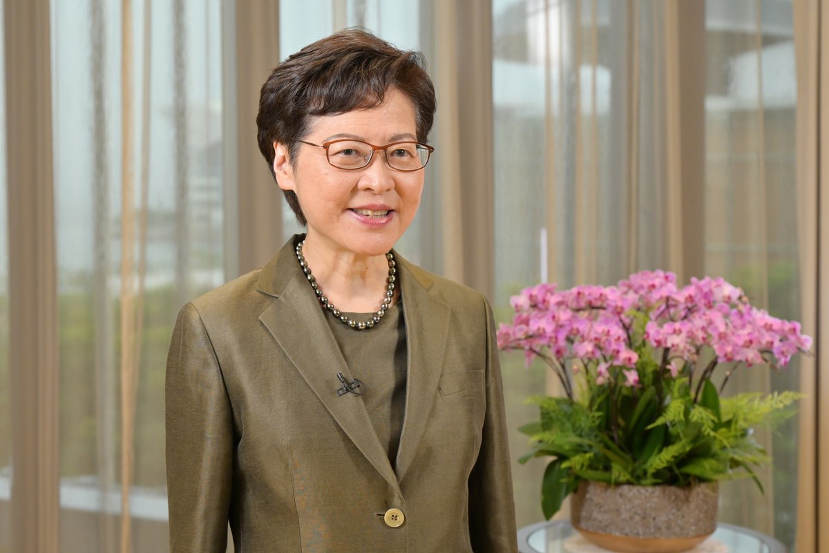 獨特優勢:  林鄭月娥在一帶一路高峰論壇致辭，指香港是環球唯一能為企業提供安全和富活力營商環境，而又能連接內地市場的城市。