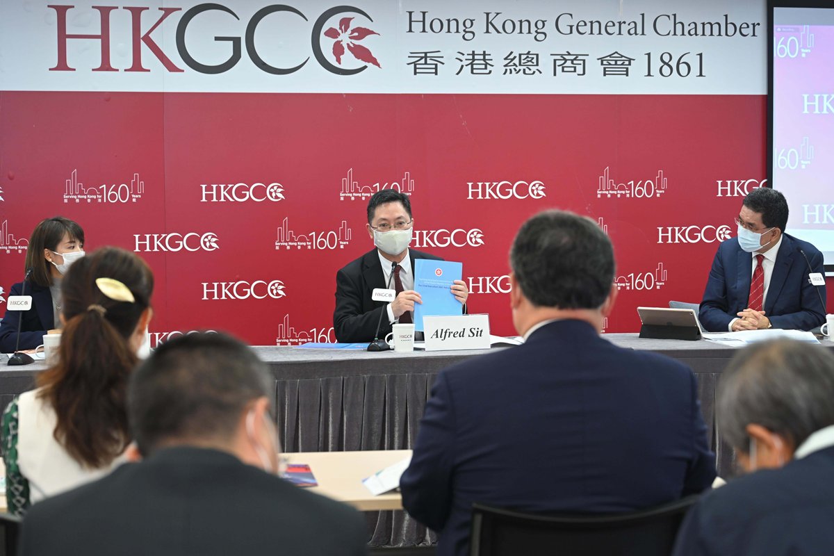 探討機遇:  薛永恒（中）與香港總商會代表會面，討論施政報告中推動創科發展的措施。