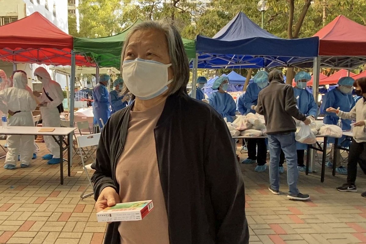 理解支持:  屯門友愛邨愛明樓早前進行圍封強檢，居民黃女士表示，明白圍封行動是政府顧及市民安全而作出。她讚揚工作人員安排妥善，指示清晰。