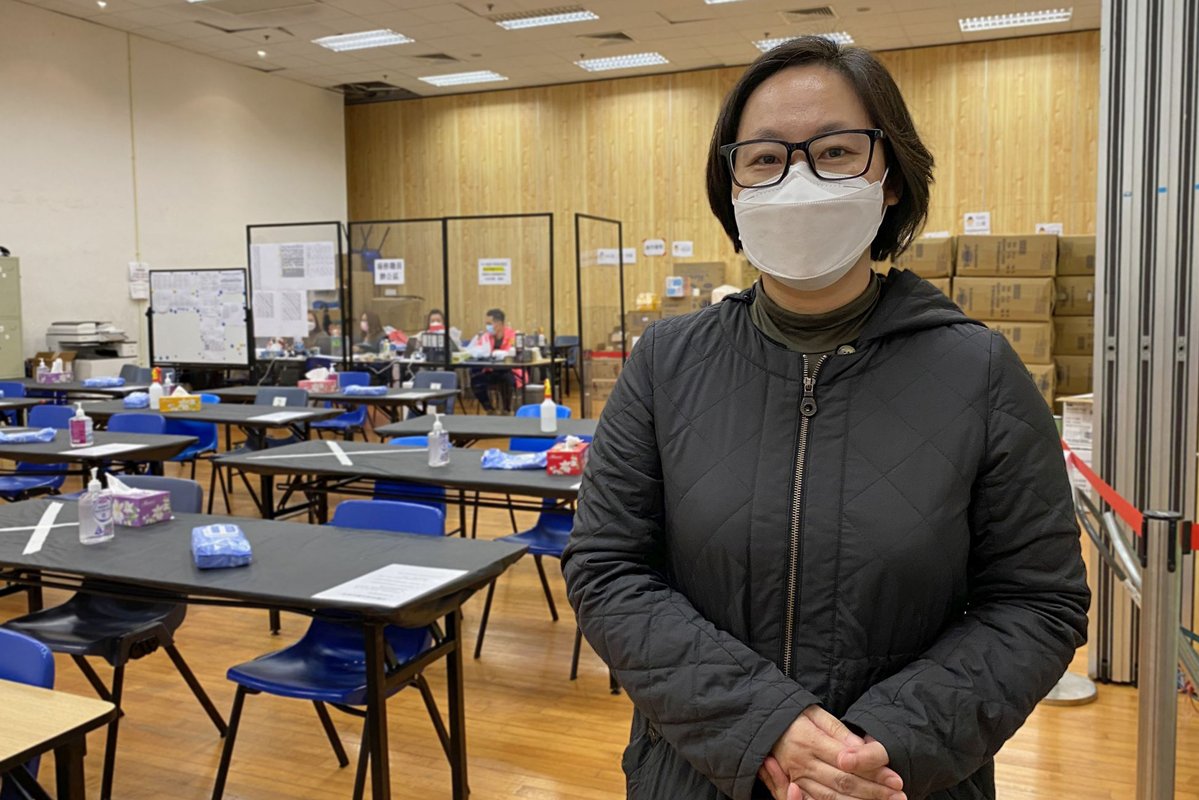 當仁不讓: 九龍樂善堂總幹事劉愛詩表示,機構三天內組成60人護理專隊,到暫託中心照顧初步確診和輕症長者。