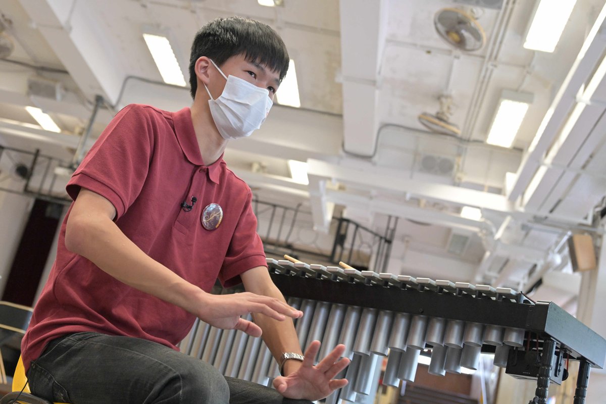 迎難而上:  莫桂峰認為合奏要顧及整體節奏，雖感緊張，但令他學會與隊友互相配合。