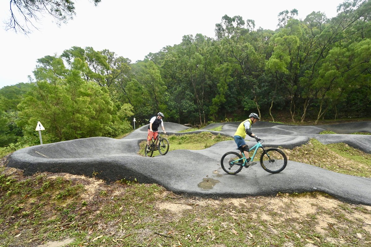 康樂熱點:  越野單車練習場啟用，有助促進大嶼山發展成為休閒康樂熱點。