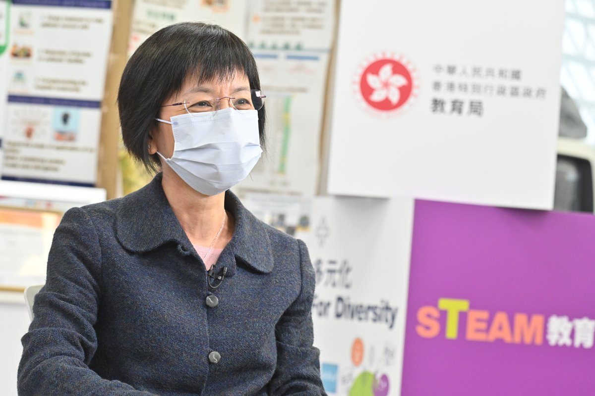 普及創科:  教育局首席助理秘書長（課程支援）謝婉貞表示，局方今年上半年將陸續推出初中人工智能課程單元。