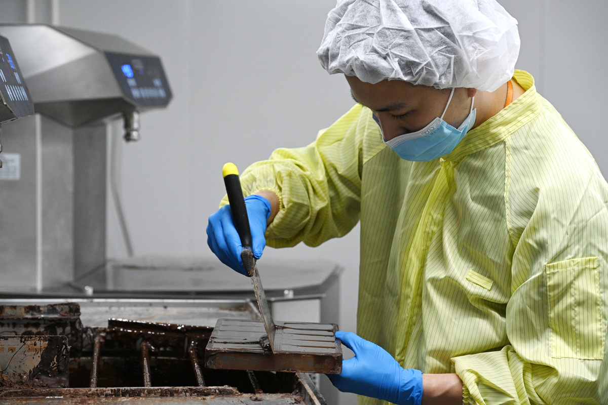 把握商機:  食品代工廠看準「香港製造」的潛力，銳意吸納內地、大灣區客戶，為他們生產香港製造的產品。