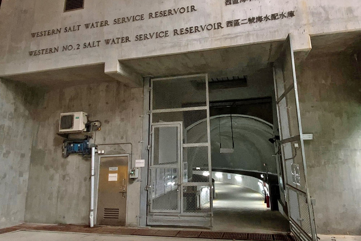 實例:  包括西區海水配水庫在內，香港有不同政府設施設於岩洞。