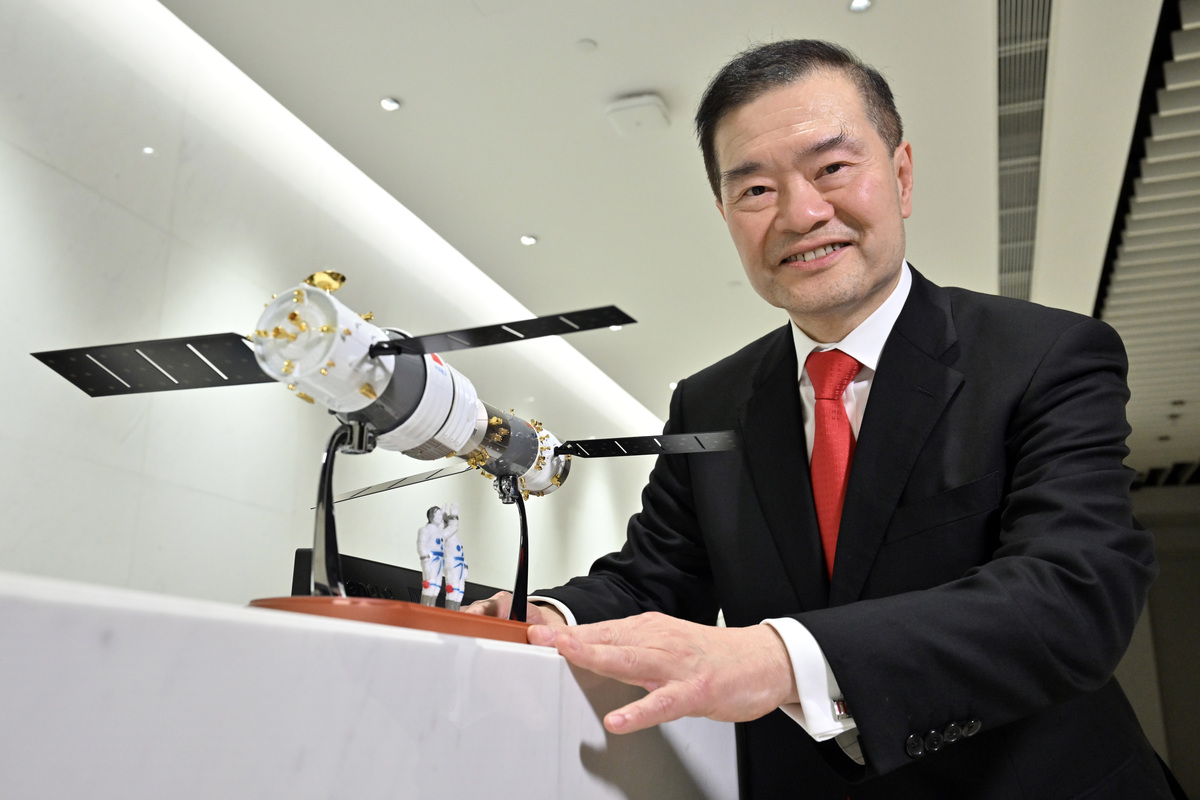 港產衞星:  林家禮表示，中心的硬件能配合公司業務發展要求，提高生產效率。