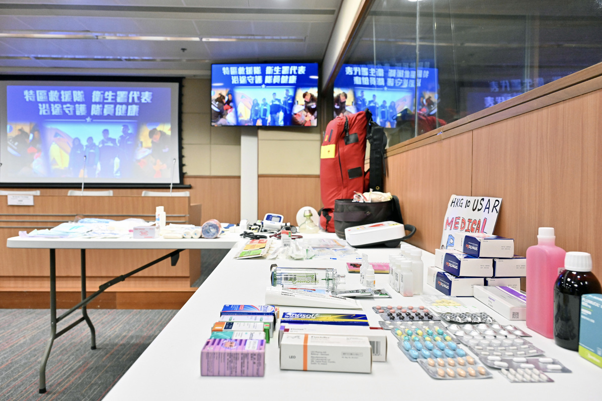 周全準備:  衞生署安排所有隊員在出發前接種甲型肝炎、傷寒和破傷風疫苗，並預備足夠藥物、消毒和急救用品。