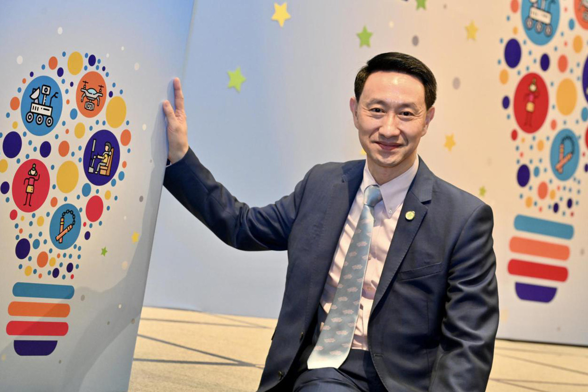 發掘潛能:  黃金耀說，資優學生多在童年展現天賦，家長可以鼓勵孩子閱讀，並多接觸新事物。