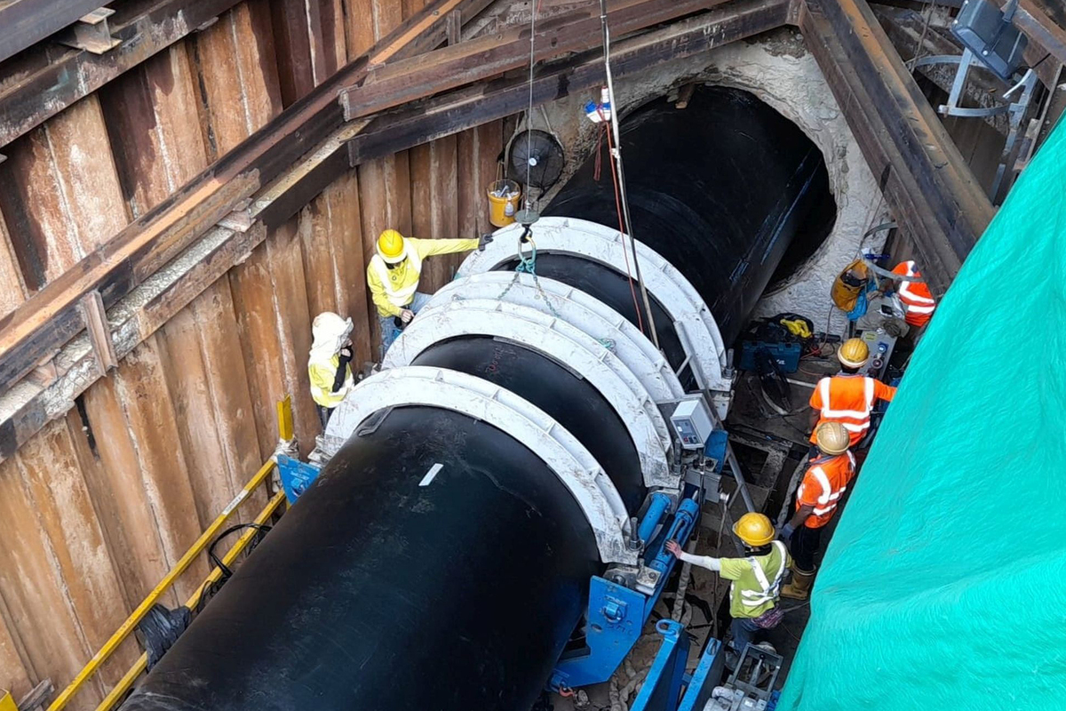 工程巧思:  水務署上水及粉嶺東江水水管改善工程運用內套喉管法，把聚乙烯水管逐段推入舊水管內形成新水管，助署方提早兩個月完成工程並節省成本，更獲新工程合約年度水務工程項目大獎。