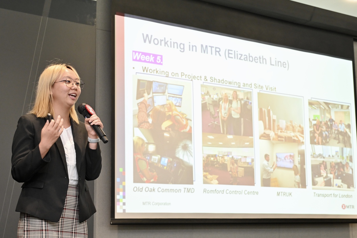 拓闊視野:  林芷婷獲港鐵公司安排到倫敦實習，她從中學懂與不同年齡層的人溝通，並了解倫敦如何融合保育與鐵路發展。