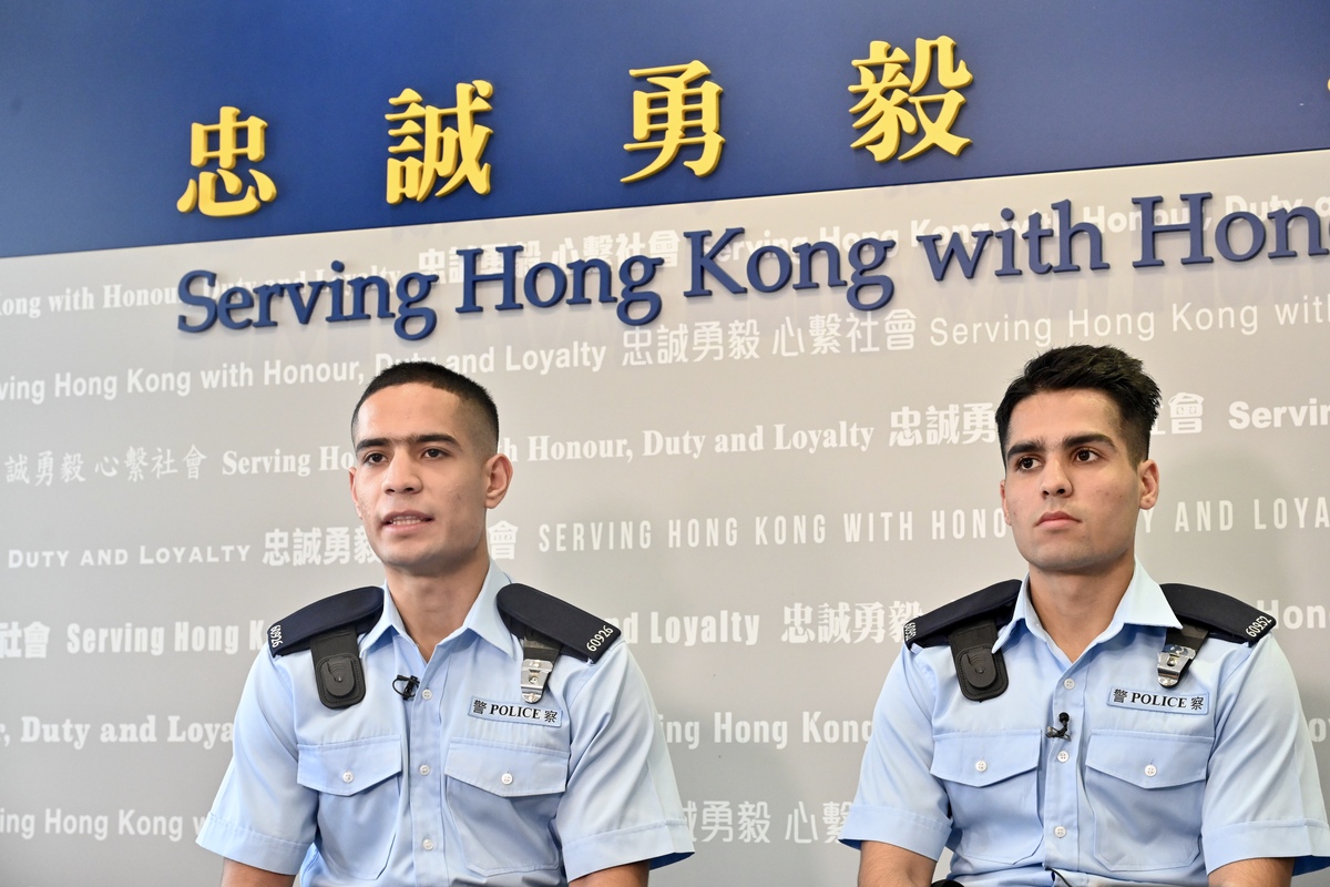 合力守護:  巴基斯坦籍兄弟施志深（左）和何沙文2月正式加入警隊，齊心守護香港。