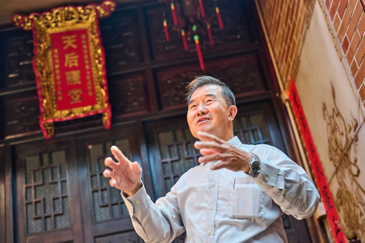 物盡其用:  鄭景文說，以前天后宮的廟祝會定時敲響古鐘報時，讓在附近停泊漁船的漁民得知時間。