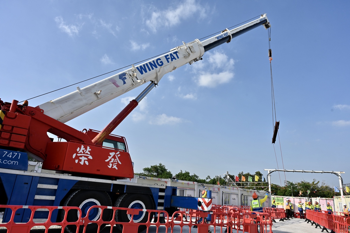 學習吊運:  新田新訓練場放置一部吊運車，讓學員學習正確和安全地吊運物料。