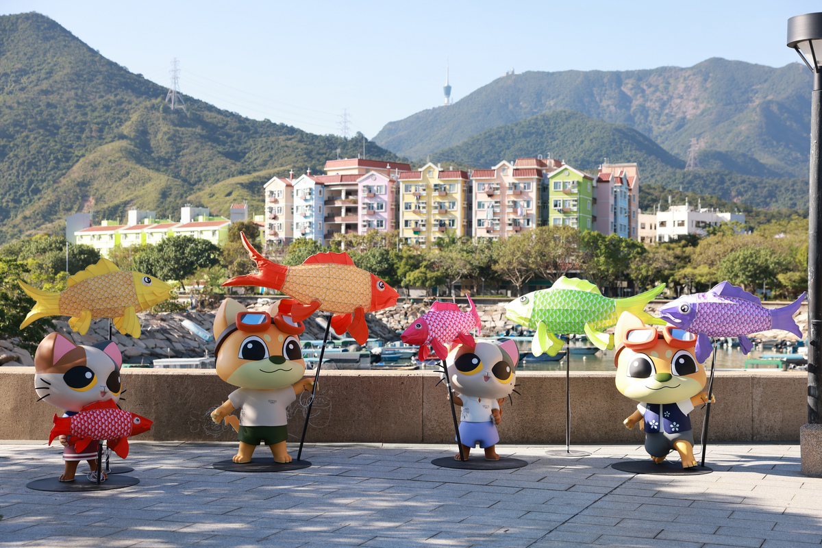 燈舞:  旅客也可遊覽魚燈廣場內展示的沙頭角魚燈舞場景。