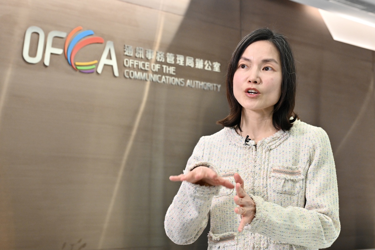 投資未來:  詹建寧表示，資助計劃令高速寬頻服務在偏遠地區更普及，有助香港智慧城市發展。