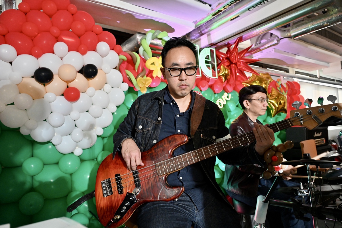 另類治療:  楊嘉樂籌辦音樂會，讓院友有機會在人前表演，建立自信。