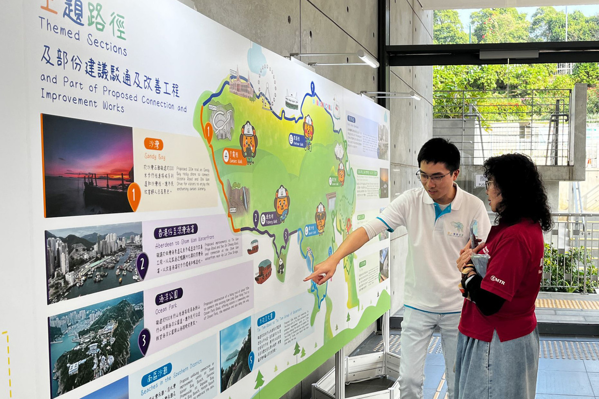 公眾參與:  土木工程拓展署在赤柱市政大廈等香港島不同地方舉行巡迴展覽，介紹環島長廊背景和工程內容。