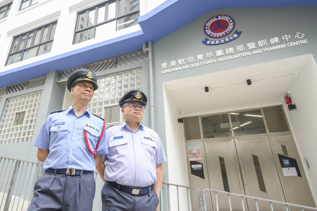 理想環境:  陳孟麟（左）指航青團以往只能借用其他地方為團員進行訓練，舉辦活動也受到限制；蔡啟邦則表示，在新總部引入專業器材有助提升學員的航空技能。