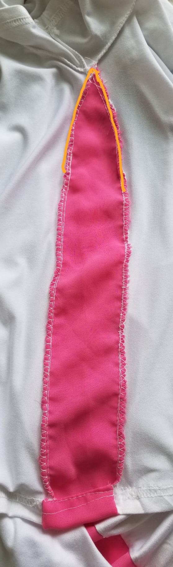 若袖子沒有可放出來的餘布，可把增寬的布條改為肥尖形狀才縫上