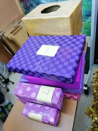 你睇下幾多禮物！仲好大份添！