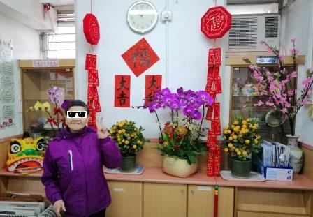 年花靚，人更靚