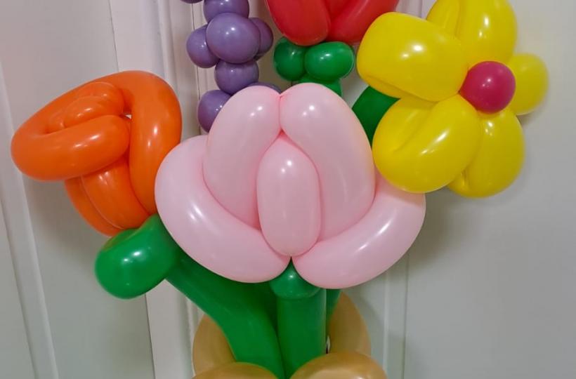 今天教了一班長者做了這束花，很多都是初次造的，他們不但成功而且每位都有滿足感並且發出內心的喜悅！這些都是我所盼望的，感覺開心！下堂加油！...