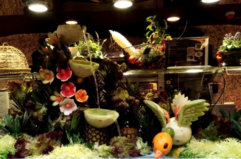 郵輪上的自助餐、看下佈置的氣氛、已經食慾大增！...