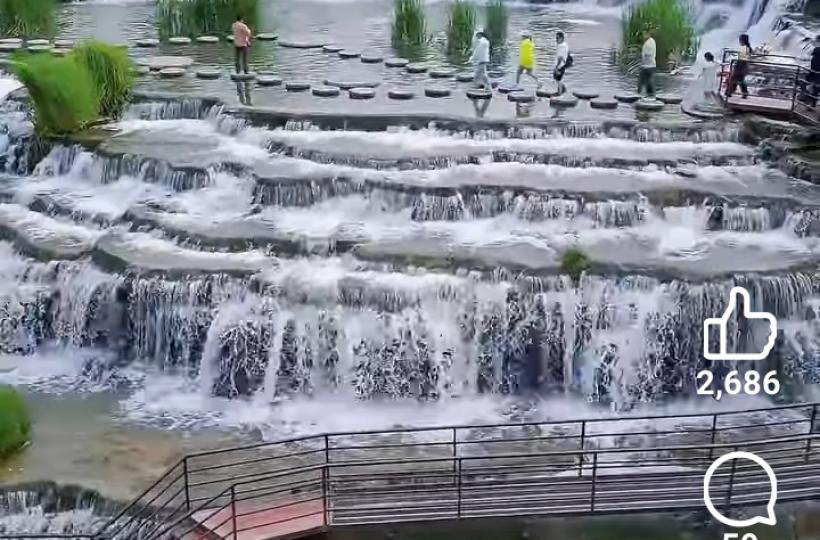 太行赤壁懸流景區的天梯...