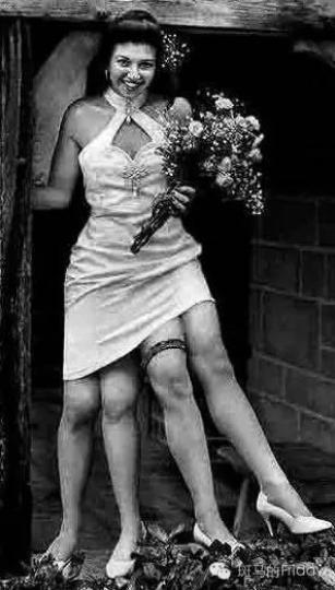 約瑟芬·默特勒·科
爾賓在美國田納西州
出生時就是雙臀畸形
她是世界罕有4條腿
的女人。...