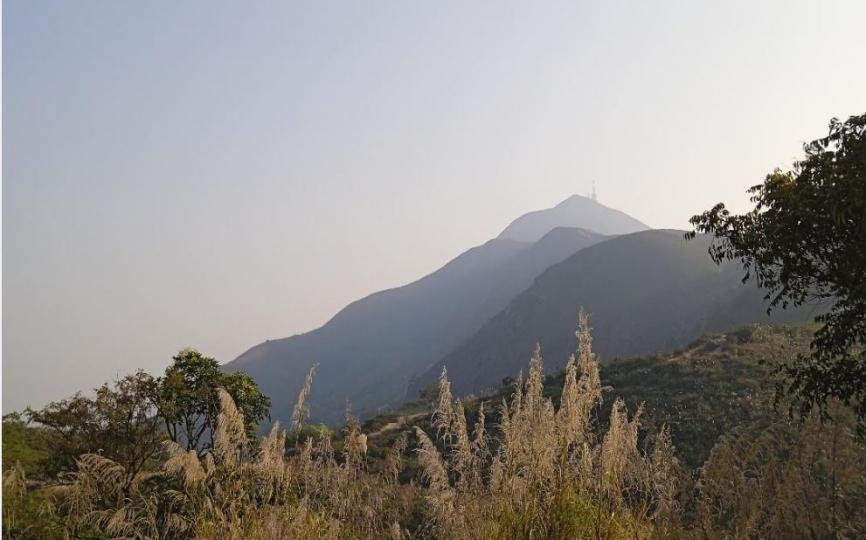 大自然為行山者張開了最美的山水畫!...