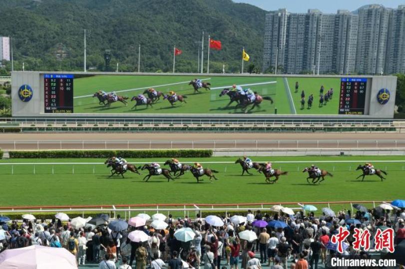 10月1日，香港「國慶賽馬日」在沙田馬場舉行...