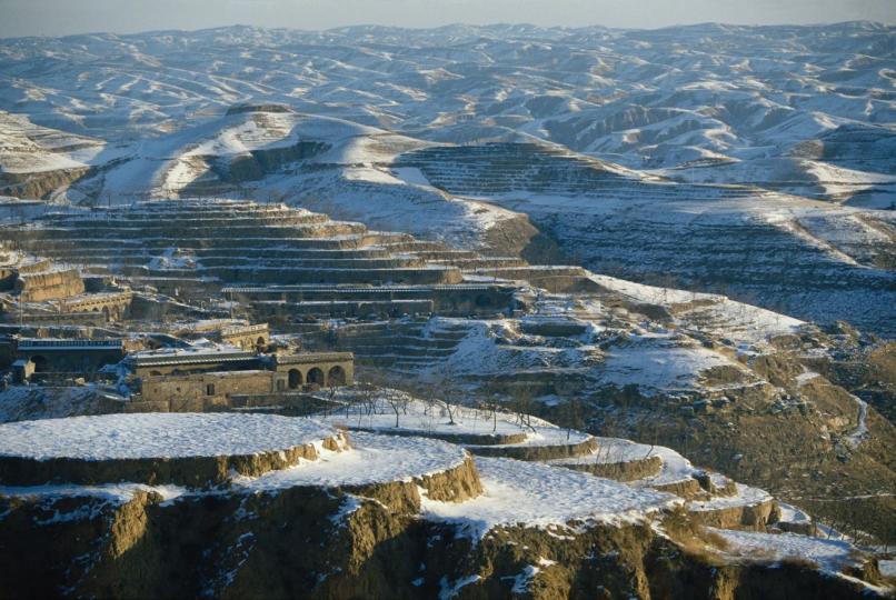 晉陝大峽谷的兩側是黃土高原,上面覆蓋了皚皚白雪。700多公里長的晉陝大峽谷為黃河幹流上最長的連續峽谷,從內蒙古河口鎮流至山西禹門口。
石寶琇 / 攝... 晉陝大峽谷的兩側是黃土高原,上面覆蓋了皚皚白雪。700多公里長的晉陝大峽谷為黃河幹流上最長的連續峽谷,從內蒙古河口鎮流至山西禹門口。
石寶琇 / 攝...