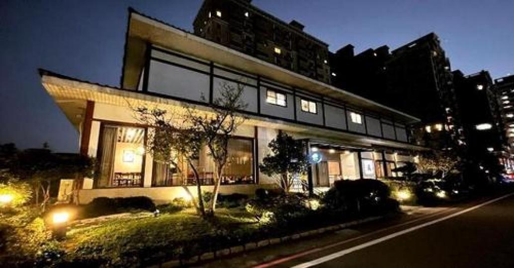 日式建築在夜色中更是浪漫～...