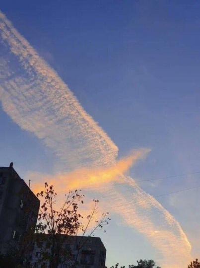 超特別的雲與夕陽搭配...