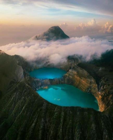 印尼的克里穆圖火山湖一向以神秘著稱...