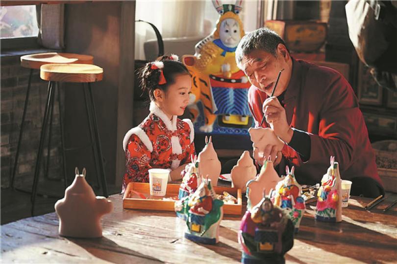 Craftsman Shuang Yan strives to ensure that long-established festival totem continues to thrive in c...