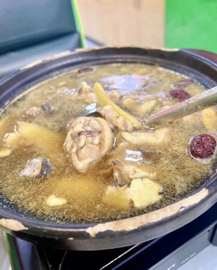去佐笋崗食雞煲二人餐¥128 ......