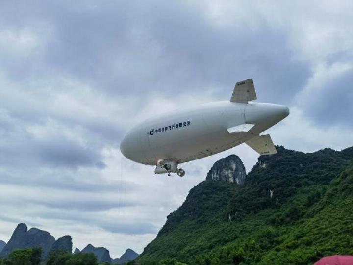 中國自主研製載人飛艇“祥雲”開展試運營...