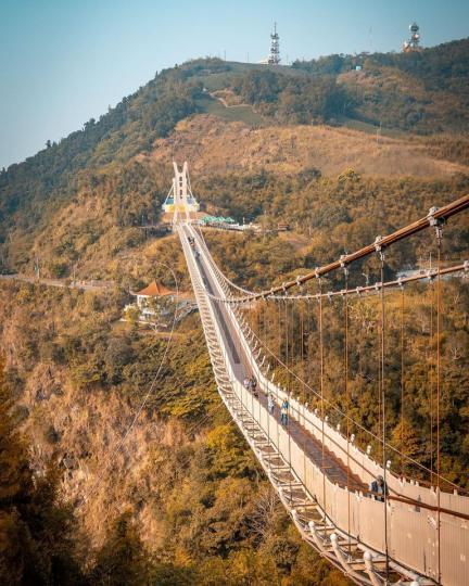 台灣有處「海拔最高吊橋」藏身山巒間...