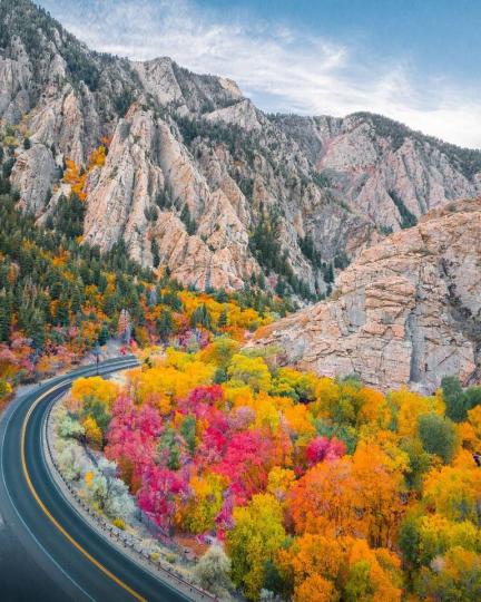 位在美國猶他州的大三角葉楊峽谷(Big Cottonwood Canyon)長達24公里...