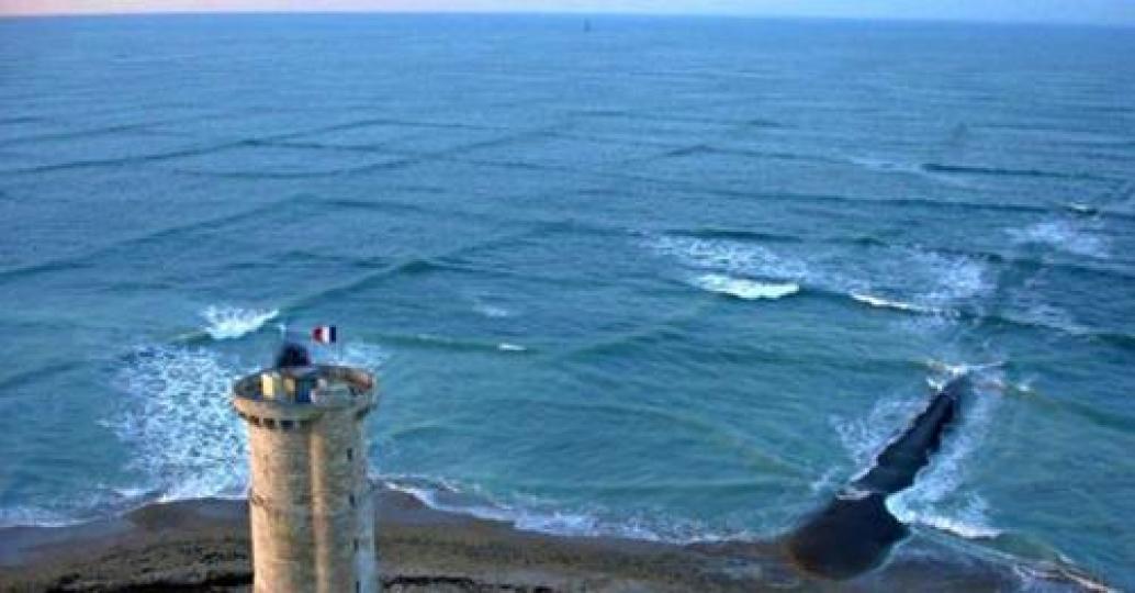 方方正正的海浪也太奇幻！...