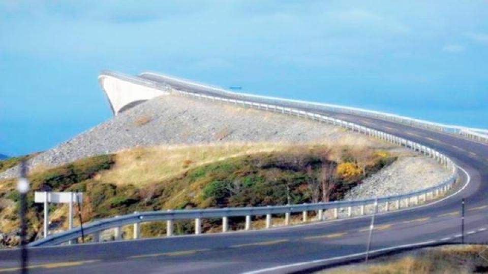 超驚險「視覺欺騙大橋」宛如雲霄飛車...