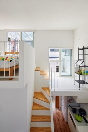 在22坪的小屋裡竟然可以打造3座陽台...