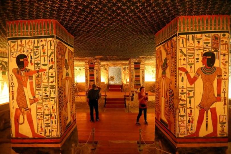 As Egypt enters high tourism season in winter, Chinese tourists visit Luxor, an ancient monument-ric... As Egypt enters high tourism season in winter, Chinese tourists visit Luxor, an ancient monument-ric...