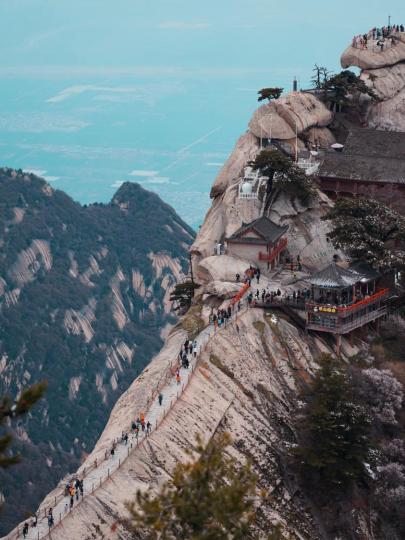 華山 · 奇險第一山，自古華山一條路...